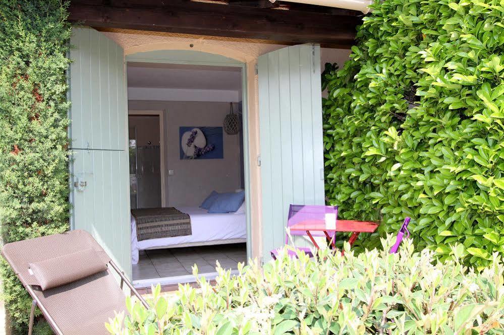 Auberge Des Pins Tourrettes Eksteriør billede