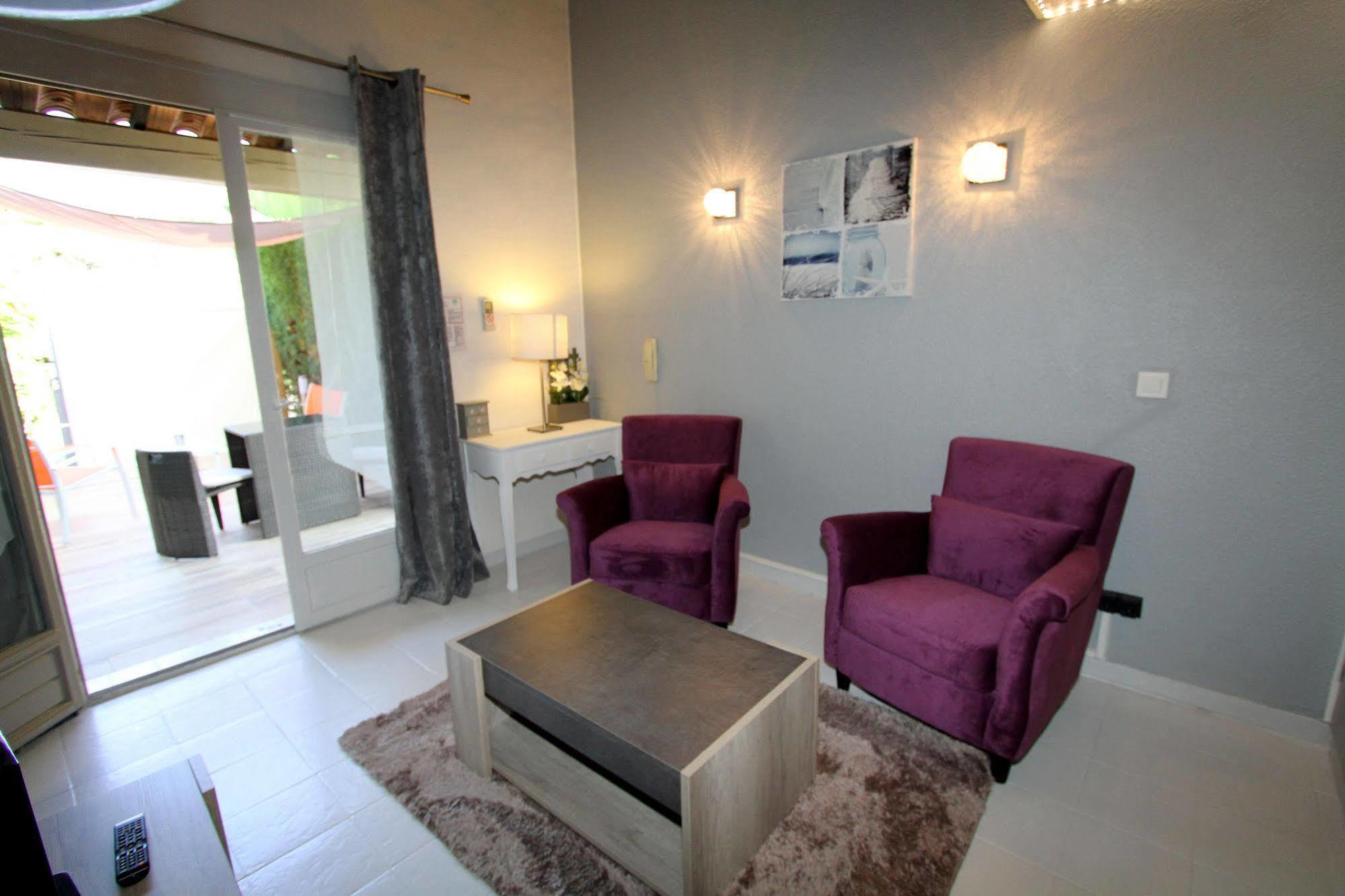 Auberge Des Pins Tourrettes Eksteriør billede