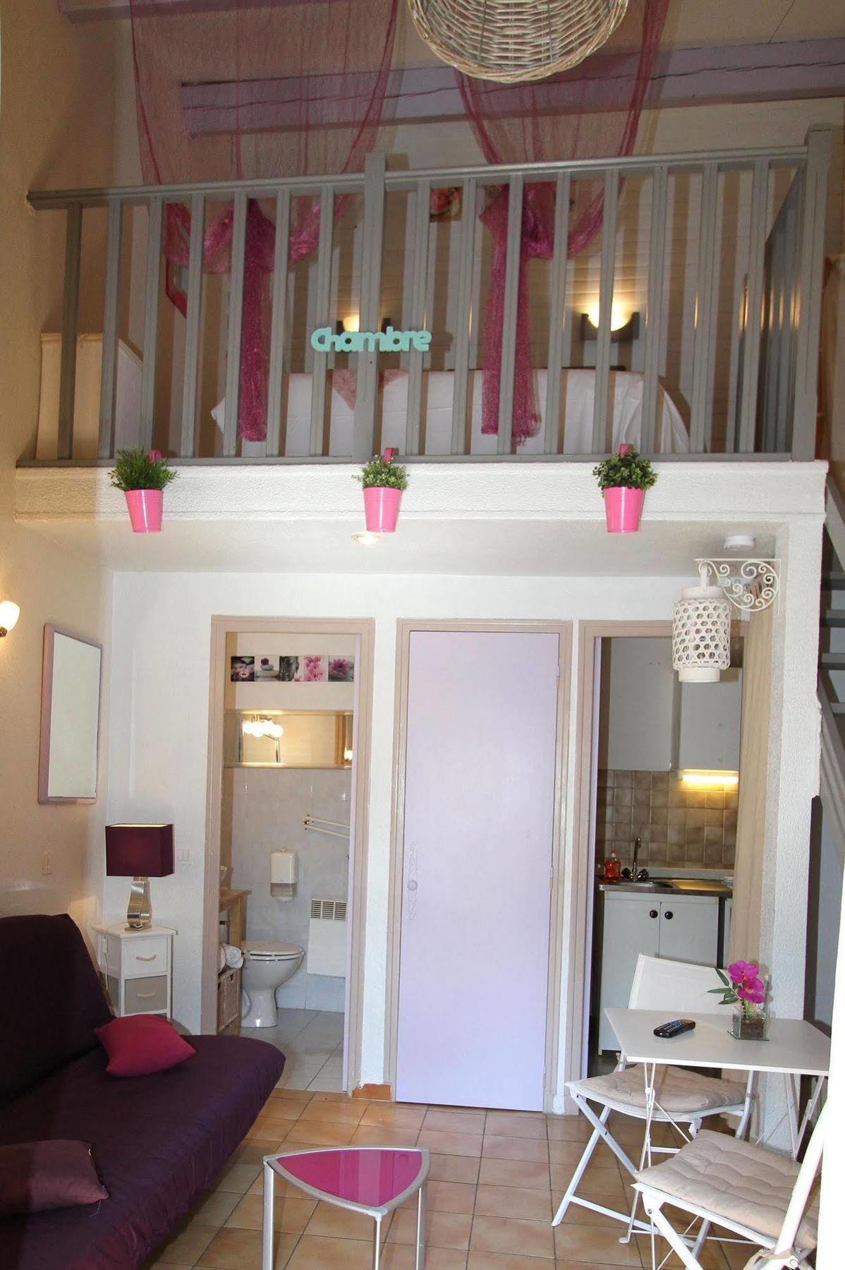 Auberge Des Pins Tourrettes Eksteriør billede