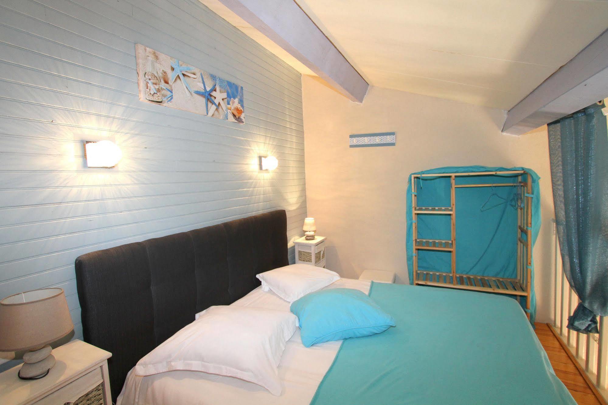 Auberge Des Pins Tourrettes Eksteriør billede