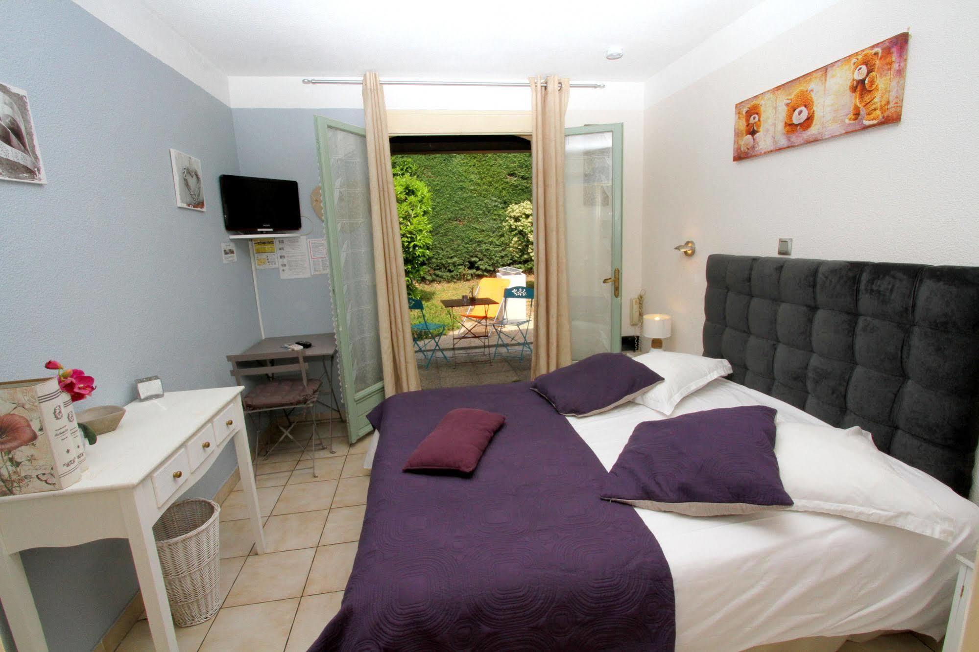 Auberge Des Pins Tourrettes Eksteriør billede