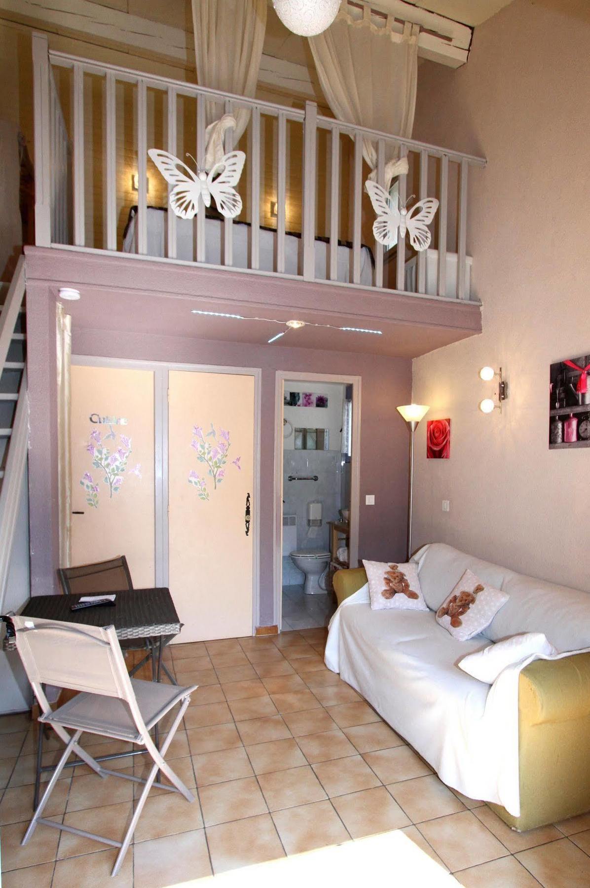Auberge Des Pins Tourrettes Eksteriør billede